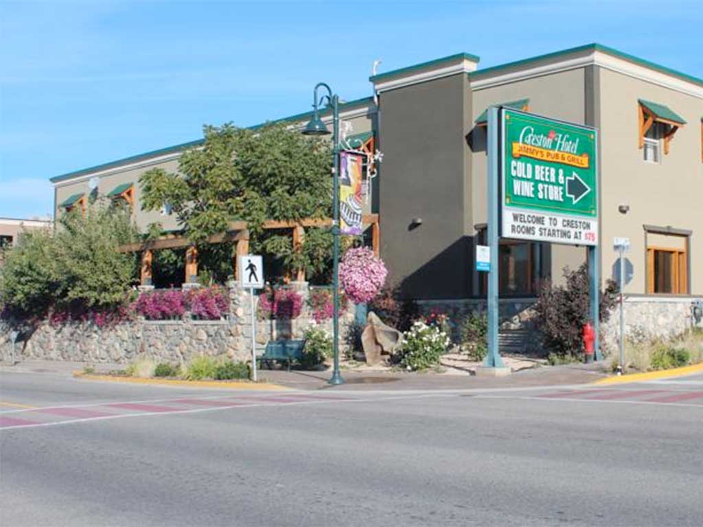 Creston Hotel / Jimmy's Pub & Grill International Selkirk Loop